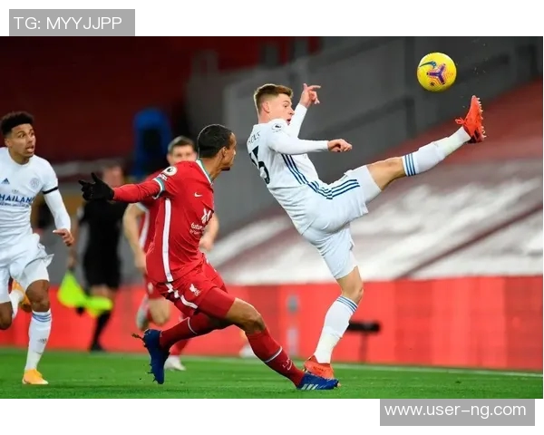 刘浩帆小禁区内解围失误险酿乌龙球队友遭殃令人捏把汗 刘浩帆小禁区内解围失误险酿乌龙球队友遭殃令人捏把汗