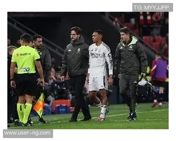 阿韦洛亚坚信阿诺德能力不容置疑将继续重用这位球员